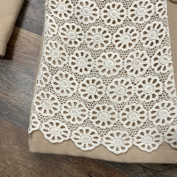 EUC RYU Anthropologie Women’s Retro style tan coat cream lace overlay. Size LG - Picture 2 of 12